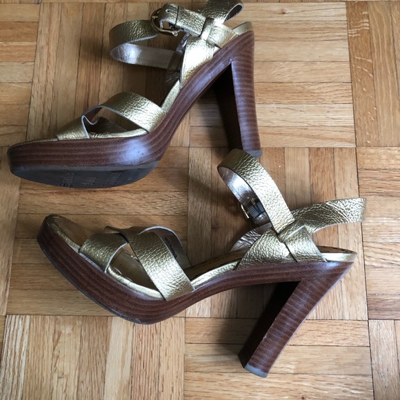 Gently worn gold pumps - Picture 3 of 8